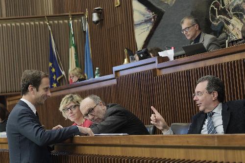 Il governatore FVG, Massimiliano Fedriga, in Consiglio regionale con gli assessori Zilli e Pizzimenti e il vicegovernatore Riccardi durante l'approvazione della manovra di bilancio
